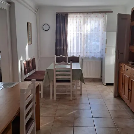 Julia Будапешт