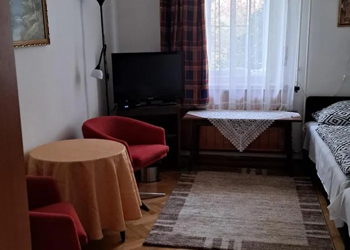 朱莉娅别墅酒店 *